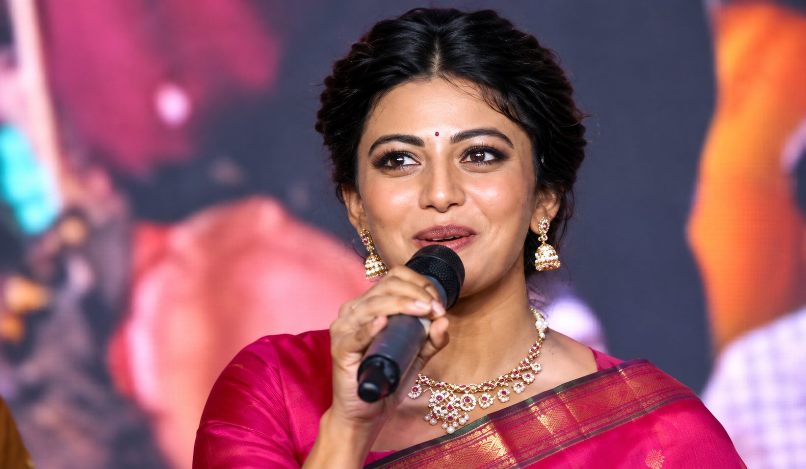 ఇండస్ట్రీలో పాలిటిక్స్..నటి ఆనంది ఎమోషనల్ స్పీచ్ 